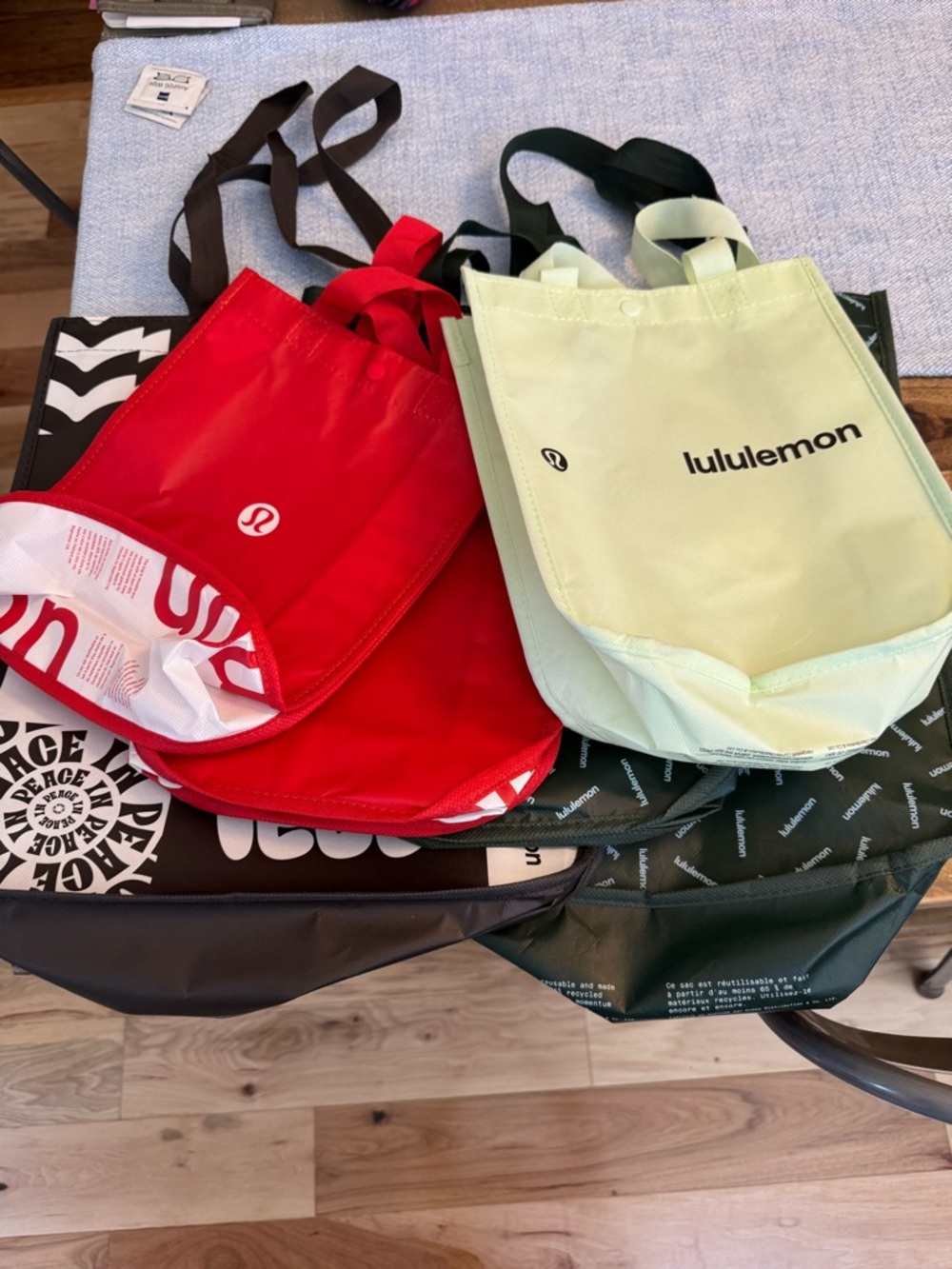 lululemon athletica Reversible Tote Pair in Bright Red & Pale Green